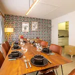 Chic And Cozy In With Free Parking