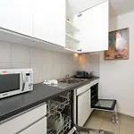 Chic And Cozy In With Free Parking