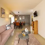 Chic And Cozy In With Free Parking * St. Moritz