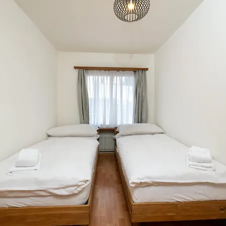 Chic And Cozy In With Free Parking Apartment