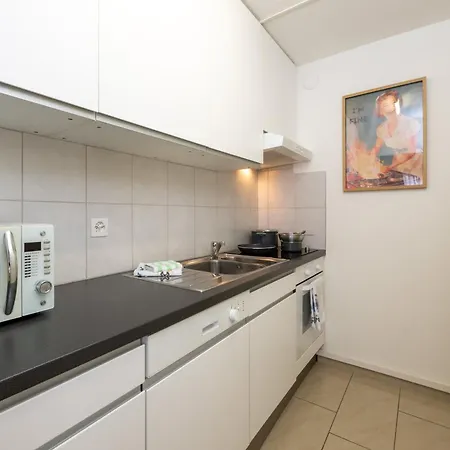 Chic And Cozy In With Free Parking Apartment *